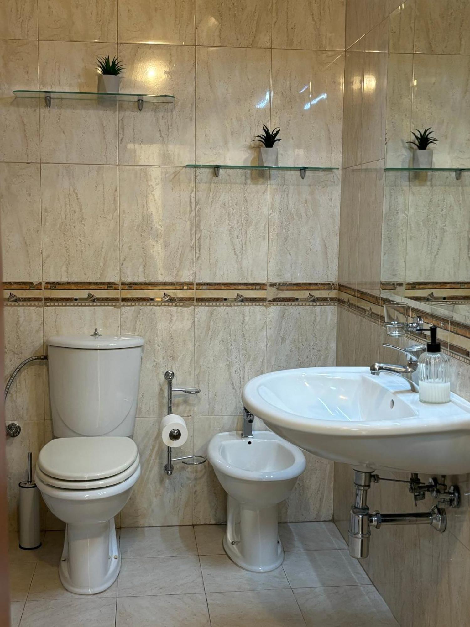 Tam 2Bdr Center Taiwan Apartment تيرانا المظهر الخارجي الصورة